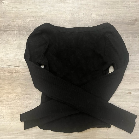 H&M Divided Black Ribbed Top - Picture 3 of 3